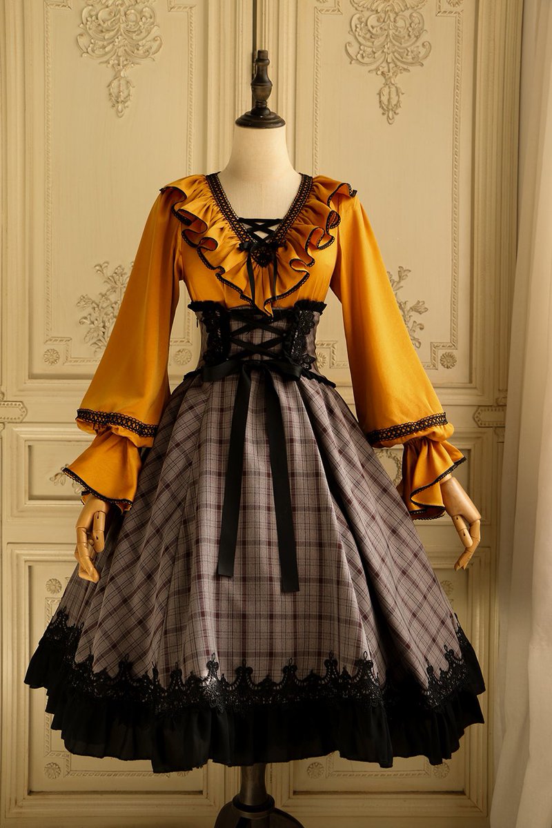 DaffodilFaeries's tweet photo. My pumpkin blouse 
#lolita #lolitaupdates #lolitaexpress #OOTD https://t.co/yruDj8EPIZ