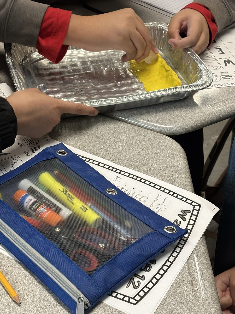 PPatterson_2017's tweet photo. Hitting the ground running after our three-day weekend. Students discovered the effects of ice on Earth after creating their own landscape out of modeling clay. Another engaging lab courtesy of @McGrawHillK12. #landforms #slowandrapidchanges #allin #funinfifth https://t.co/FJRgEeWH4E