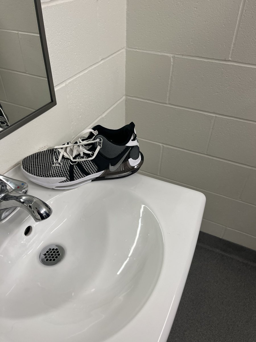 Someone from the Kennedy basketball team left their shoe in the locker room today. Does anyone know who this belong to? <a href="/JacobDoyle34/">Jacob Doyle c/o25</a> <a href="/CRfelons/">Cedar Rapids Felons</a> <a href="/NutSackofGurr/">Gurr Gulmanutsack</a> <a href="/Greg_Smith1983/">Greg smith</a> <a href="/J88561311Sherry/">Sherry Johnson</a>