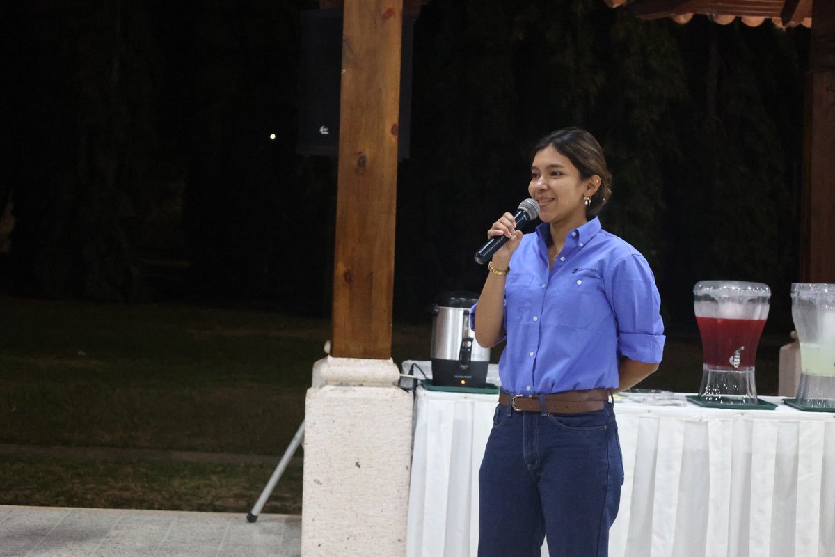 OscarmFigue's tweet photo. Hemos culminado una fructífera visita a la Escuela Panamericana Zamorano @EAPZamorano como parte del Programa Agrobecas de El Salvador.

Como gobierno de El Salvador tuvimos un acercamiento y conversatorios con nuestros becarios y la comunidad salvadoreño dentro de la Universidad.