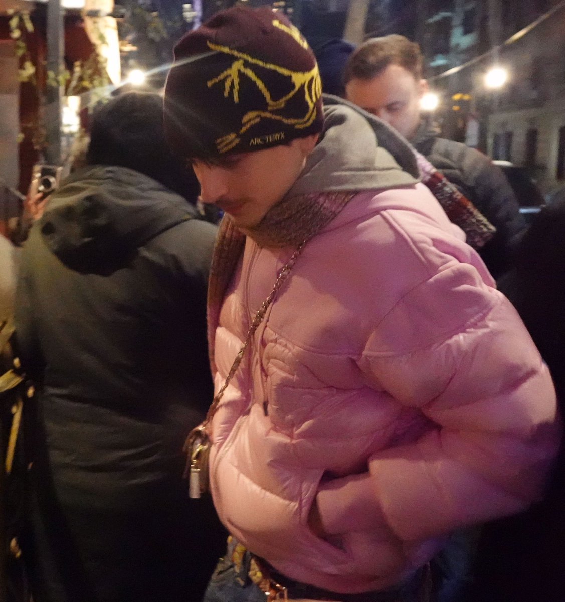 lambszlo's tweet photo. he's got a little purse on again, I need him so bad https://t.co/KRemyVefZi