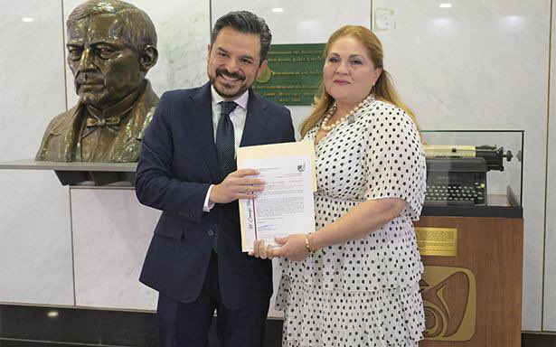 bereaguilarv's tweet photo. López podrá estar escondidito en Palenque, Cuba o Palacio; el caso es que sigue manejando los hilos no solo de su títere CalcA sino de la vida publica de todo México. 

Háganme el favor: el cínico Zoé Robledo nombró en el IMSS a una socióloga como Directora de Incorporación y Recaudación. ¿Y qué hace una socióloga en el área de recaudación? Ahhh, es que se trata de Luisa Obrador, la sobrina de López. Y con un sueldazo de 184 mil pesos mensuales. QPM
Vía @ALEPHBIO