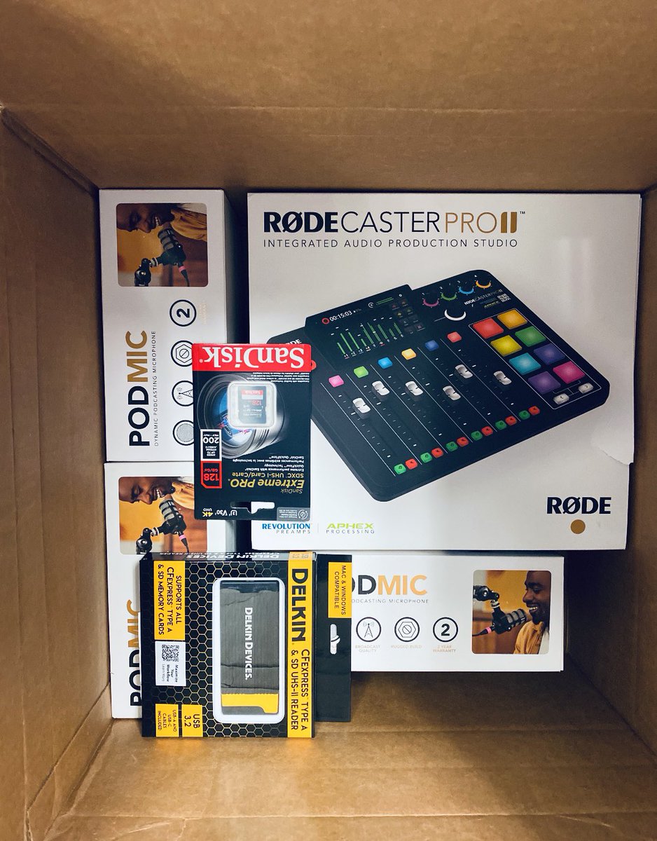 MrTahir10's tweet photo. 🎙️🎧 Exciting news! Introducing the latest addition in the @SIB_Library – a Podcasting Studio! Huge thanks to @1in5kidz for making it all possible today! @peel21st @PeelSchools @MTakhar22 @B_ernadette #InnovationHub #LEIP 🚀💥 https://t.co/QALrMTN86M
