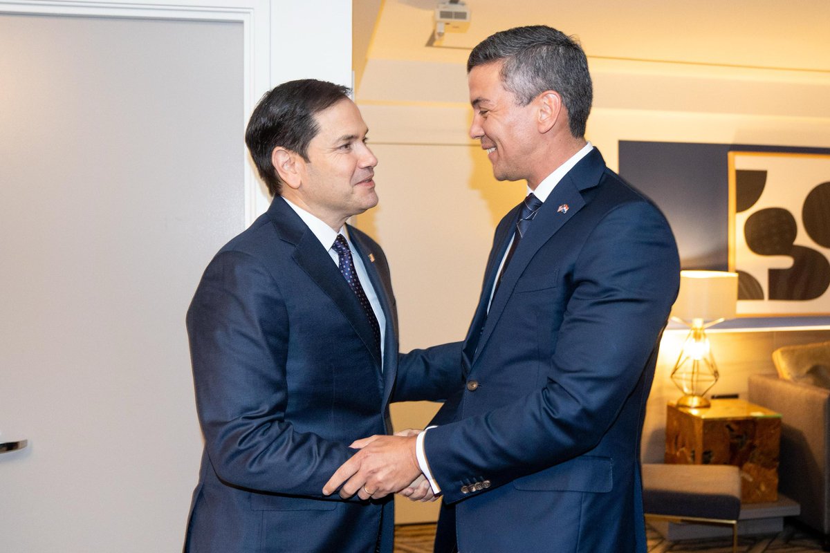 SantiPenap's tweet photo. Agradezco a @secrubio, Secretario de Estado de los Estados Unidos, por la oportunidad de conversar sobre temas clave para fortalecer las relaciones entre nuestros países. Hablamos de nuestra visión compartida de cooperación y desarrollo, y estoy seguro de que, trabajando juntos, podemos lograr grandes cosas que beneficien a nuestras naciones y a toda la región.