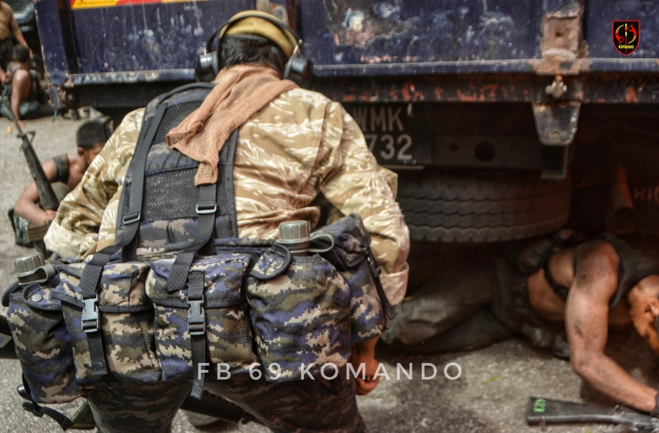 GengKNegara's tweet photo. "RAGU-RAGU SILA PULANG"

Gambar sekitar Kursus Asas 69 Komando, siri 1/2024 - Seramai 56 orang peserta menjalani Fasa Latihan cabaran ��Fighting in Jungle Area’ di Larut, Matang, Perak Oktober lepas.

Ia adalah fasa yang paling mencabar dalam latihan yang dihadapi mereka https://t.co/RfeeudmljV