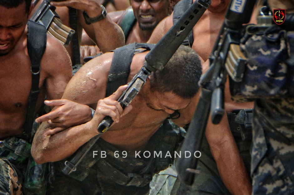GengKNegara's tweet photo. "RAGU-RAGU SILA PULANG"

Gambar sekitar Kursus Asas 69 Komando, siri 1/2024 - Seramai 56 orang peserta menjalani Fasa Latihan cabaran ��Fighting in Jungle Area’ di Larut, Matang, Perak Oktober lepas.

Ia adalah fasa yang paling mencabar dalam latihan yang dihadapi mereka https://t.co/RfeeudmljV