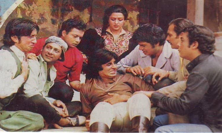 BollyMemories's tweet photo. #43YearsOfSattePeSatta 22Jan1982
#AmitabhBachchan #HemaMalini #Ranjeeta #AmjadKhan #ShaktiKapoor #Sachin #KanwaljitSingh #Sarika #Sudhir #PremaNarayan #AshaSachdev #Ranjeet #Paintal

#GulshanBawra 
#RDBurman

#RajNSippy https://t.co/Uff6RAtoC2