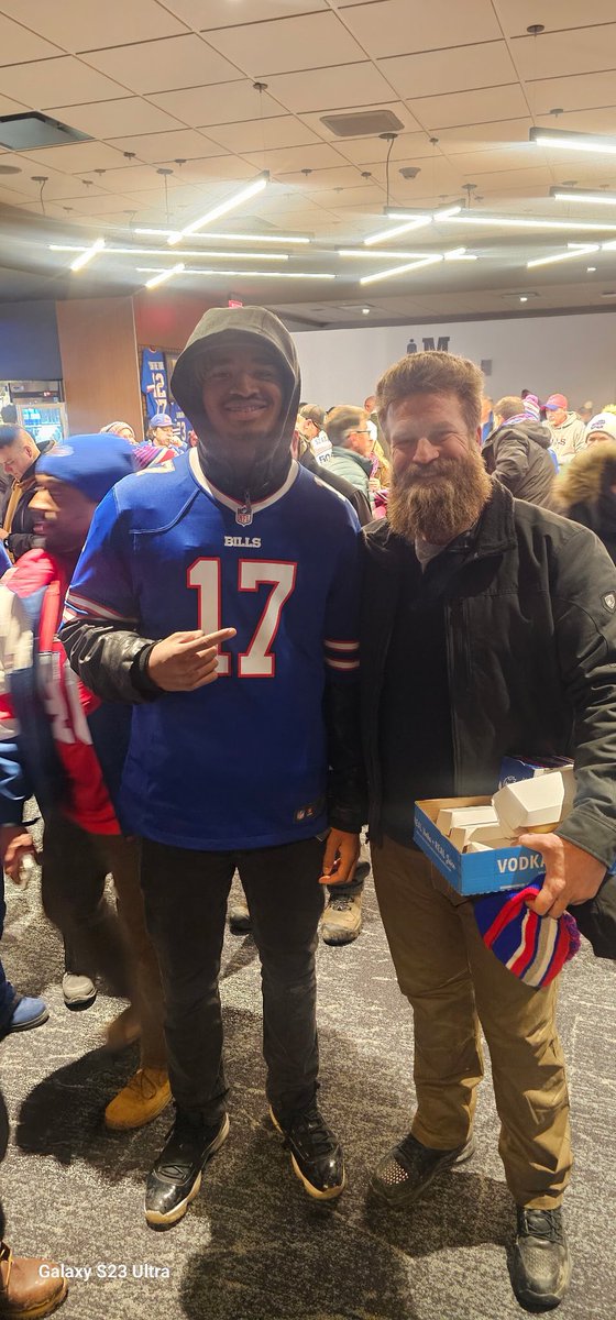 KaedenJohnson16's tweet photo. Had a great time at Highmark stadium this weekend watching the @BuffaloBills beat the ravens in a great game! I also got to meet one of my favorite quarterbacks also! @RyanFit55253291
#BillsMafia #LetsGoBuffalo #Nfl #Playoffs #BlessedAndGrateful #playoffweather https://t.co/YCGcun2cYx
