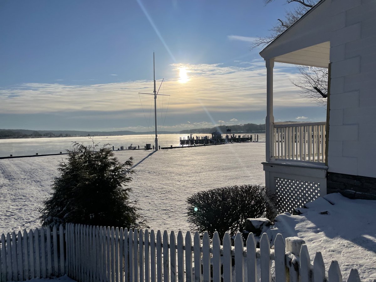 JFSpallone's tweet photo. Ice and vapor on the Connecticut River in Essex early this AM. ⁦@Eweather13⁩ https://t.co/0WhfSi9ijU