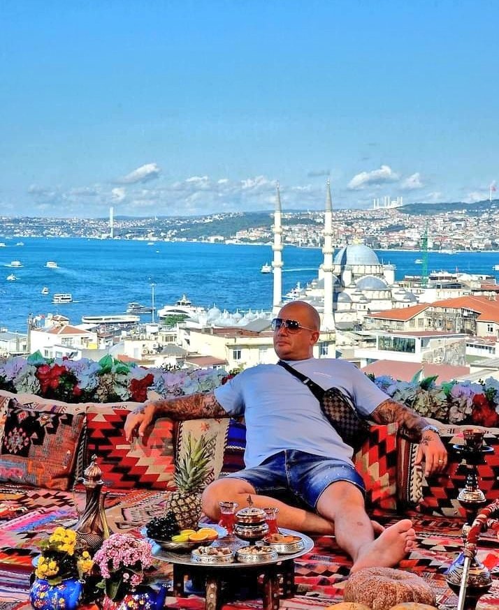 Wambingwa_'s tweet photo. The SHOCKING STORY of Neleumrev Knarf aka Frank Murugi,

A Belgian drug-trafficker who turned into a TikTok celebrity while hiding in Kenya.

[ PART 2 ]
[ Thread ]
🧵🧵... https://t.co/ITMLMtp91h