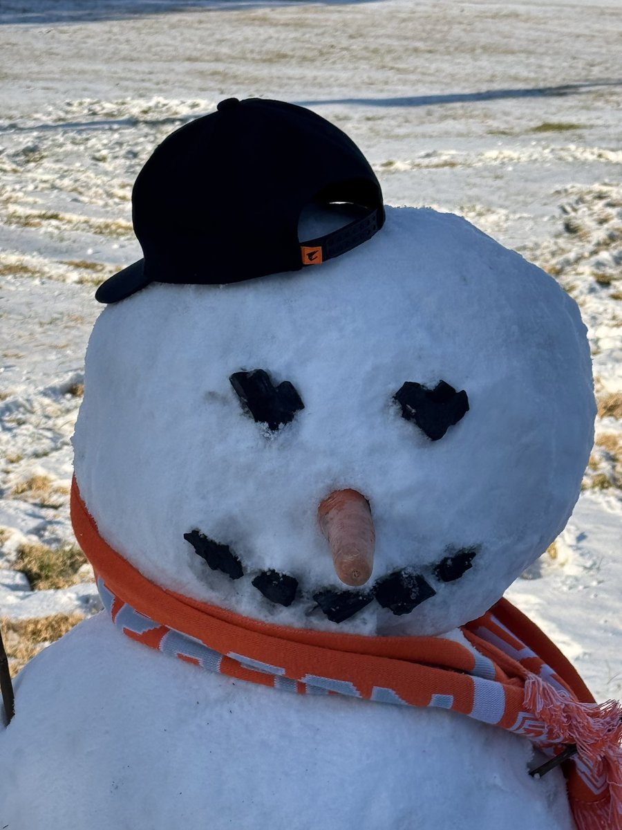 JDiesel75's tweet photo. @AorusOfficial is the only hat I could find for my Houston Snowman… #aorus #cool #snowman #texas #snowday #gigabyte #feelthecool https://t.co/R5GNaH3VjF