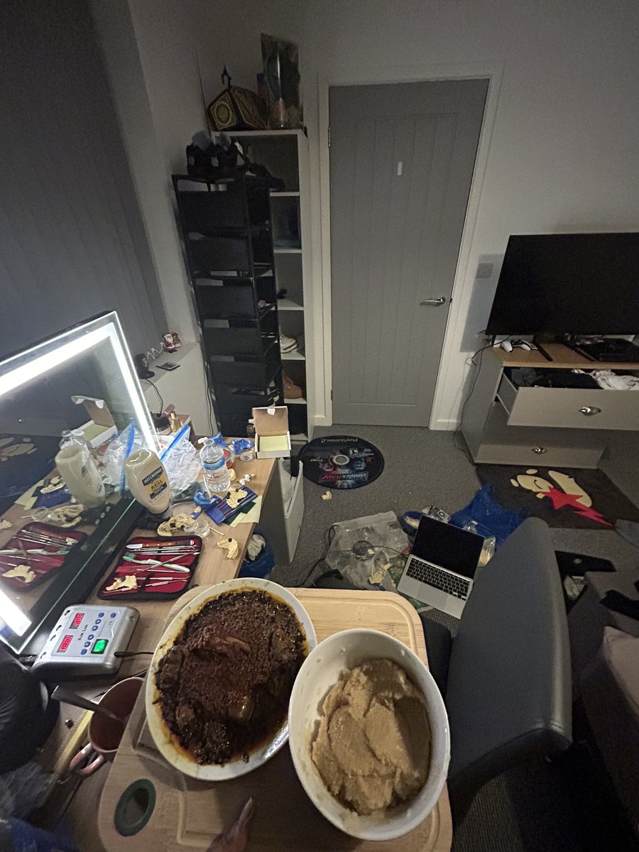 LLLjef3's tweet photo. 1 week of being single: https://t.co/r5ZoziMrTD