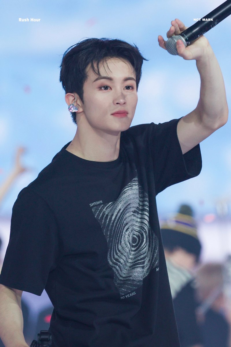 RUSHHOUR82's tweet photo. 250112 SMTOWN

#마크 #MARK #マーク #NCT https://t.co/Lz23hdW9SE