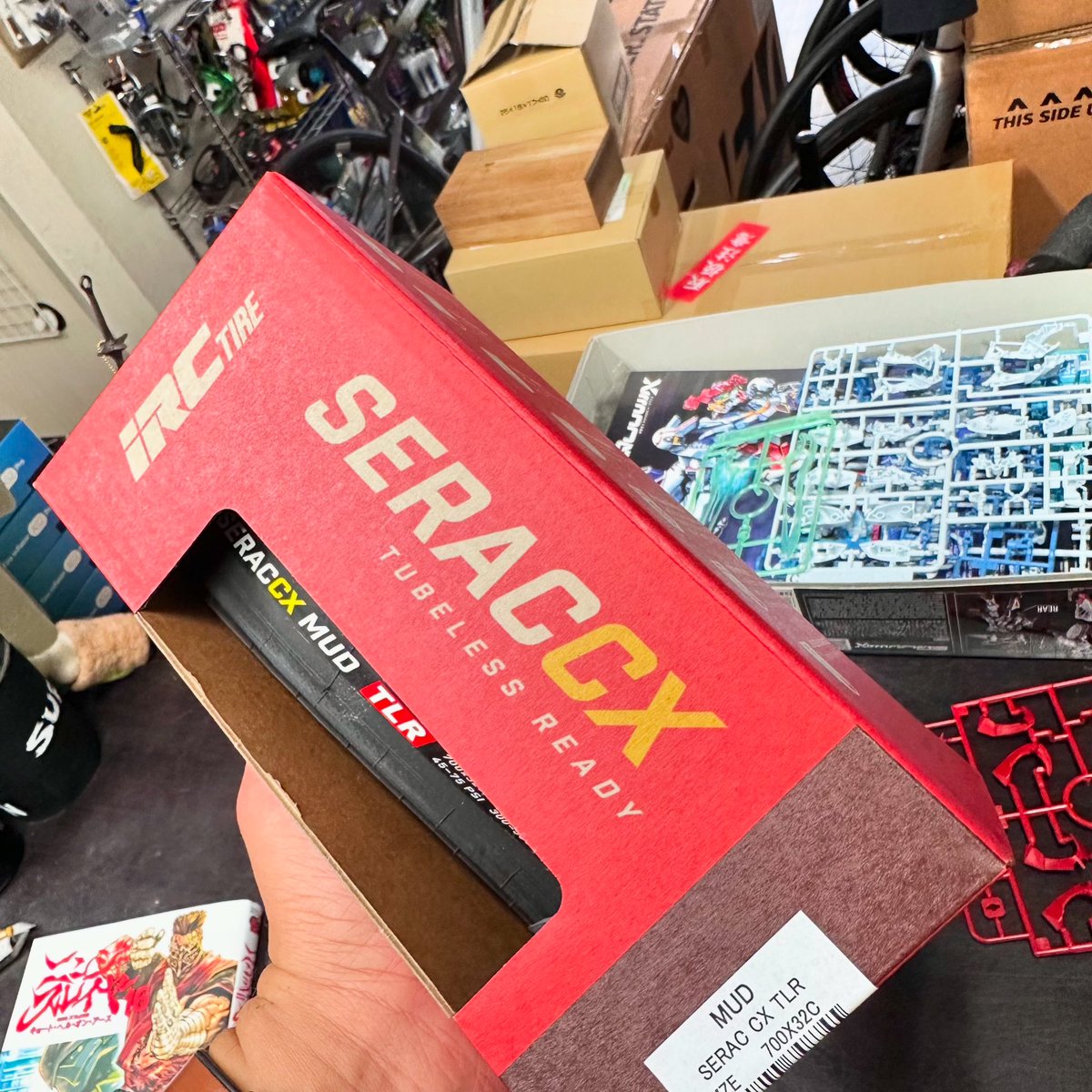 u2bikes's tweet photo. そろそろシーズン佳境といいつつ
あと一回でもシクロクロスをしっかり走るなら
消耗品で後悔なきよう
シーズン中にタイヤ交換も一つの手🖐️

大事な事はご自身が
納得できる条件・状況をつくっておくこと。
 #U2BIKES #IRC #SERAC
 #シクロクロスタイヤ #入荷 https://t.co/PD3W19Aqnr