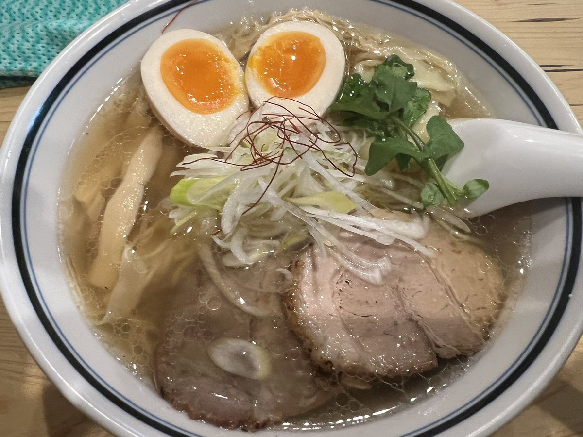 sutekiyan5's tweet photo. 虎ノ門『利尻昆布ラーメン くろおび』
#新橋
#くろおびラーメン　塩 https://t.co/v6ITC30Thz
