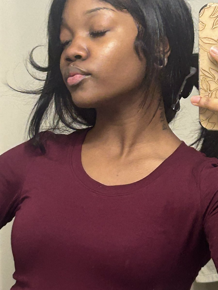 RiLoveee's tweet photo. Wanting another tattoo rn🥹 
$ldyoungg cashapp me $200 for a new one?
#spoiled #spoiledbrat #paypig #paypiggy #collegegirl #payme #brat #paytotalk #golddiggers https://t.co/bQxZhUOhT5