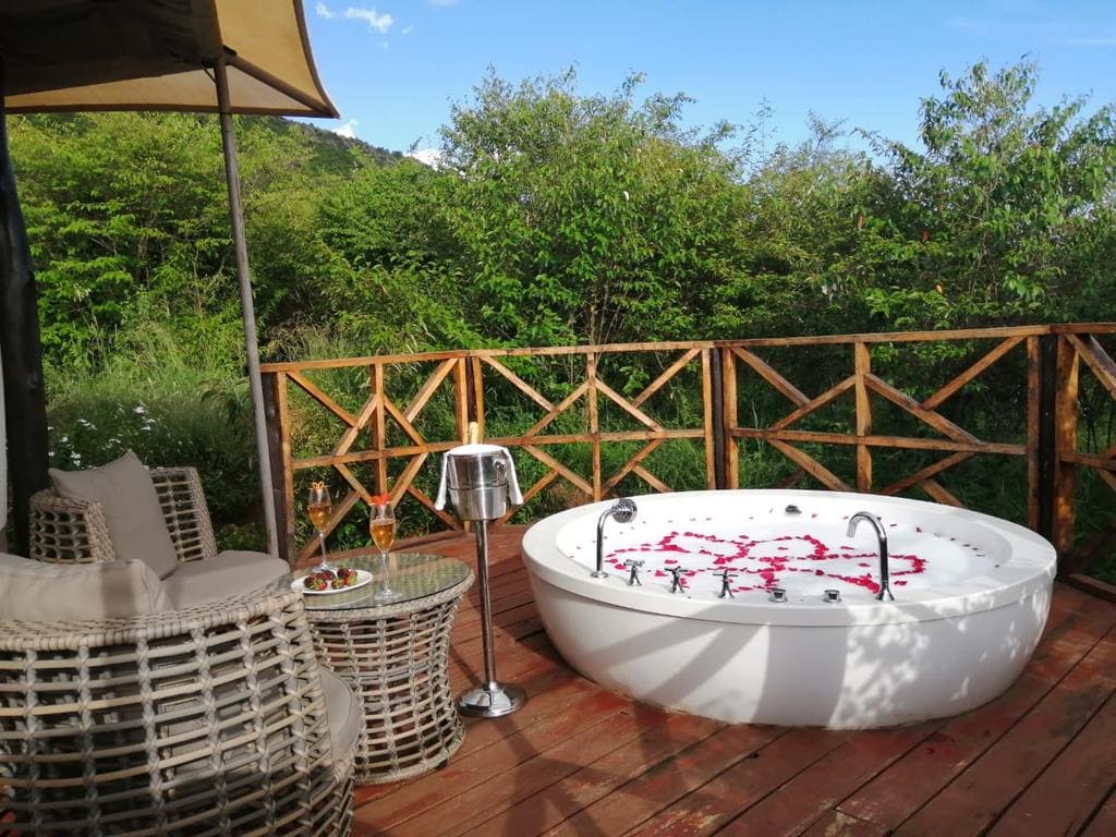 Reverietours's tweet photo. Book a getaway to Emayian luxury camp
3 days 2 nights safari package from as low as 43,000/- kes per person sharing
call 0745777226/ 0728090016
Email:deals@reverieadventures.com https://t.co/hRcFl7wjid
