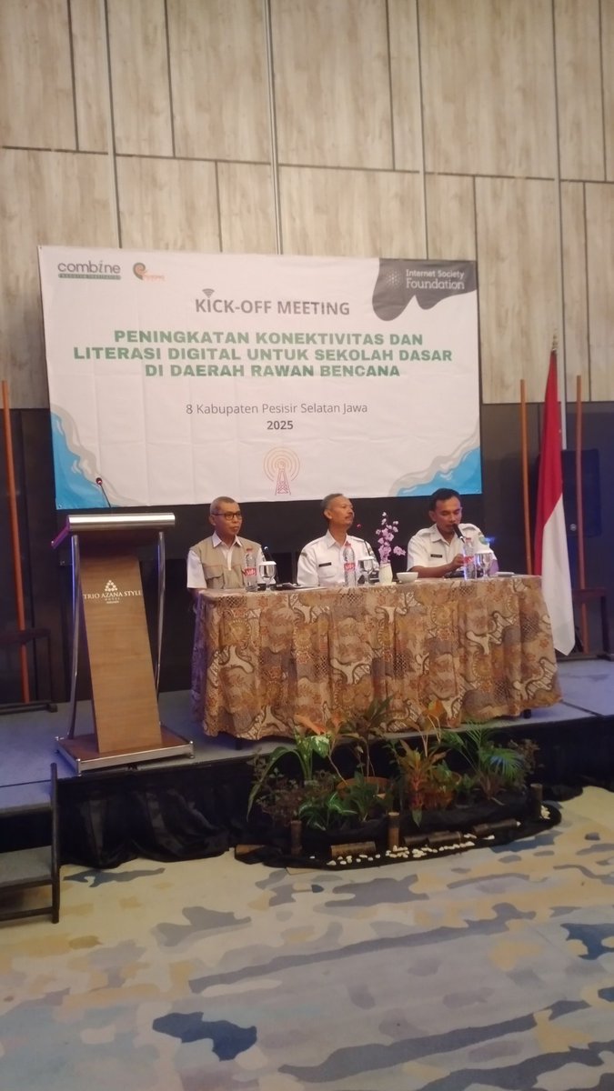Kick-off meeting peningkatan konektivitas dan literasi digital untuk sekolah dasar di daerah bencana berlangsung di Hotel Trio Azana, 22 Januari 2025, Kebumen, Jawa Tengah. Acara ini dihadiri  oleh SDN Tegalretno, SDN 1 Karanggadung, SDN 2 Karanggadung, dan SDN 3 Petanahan.