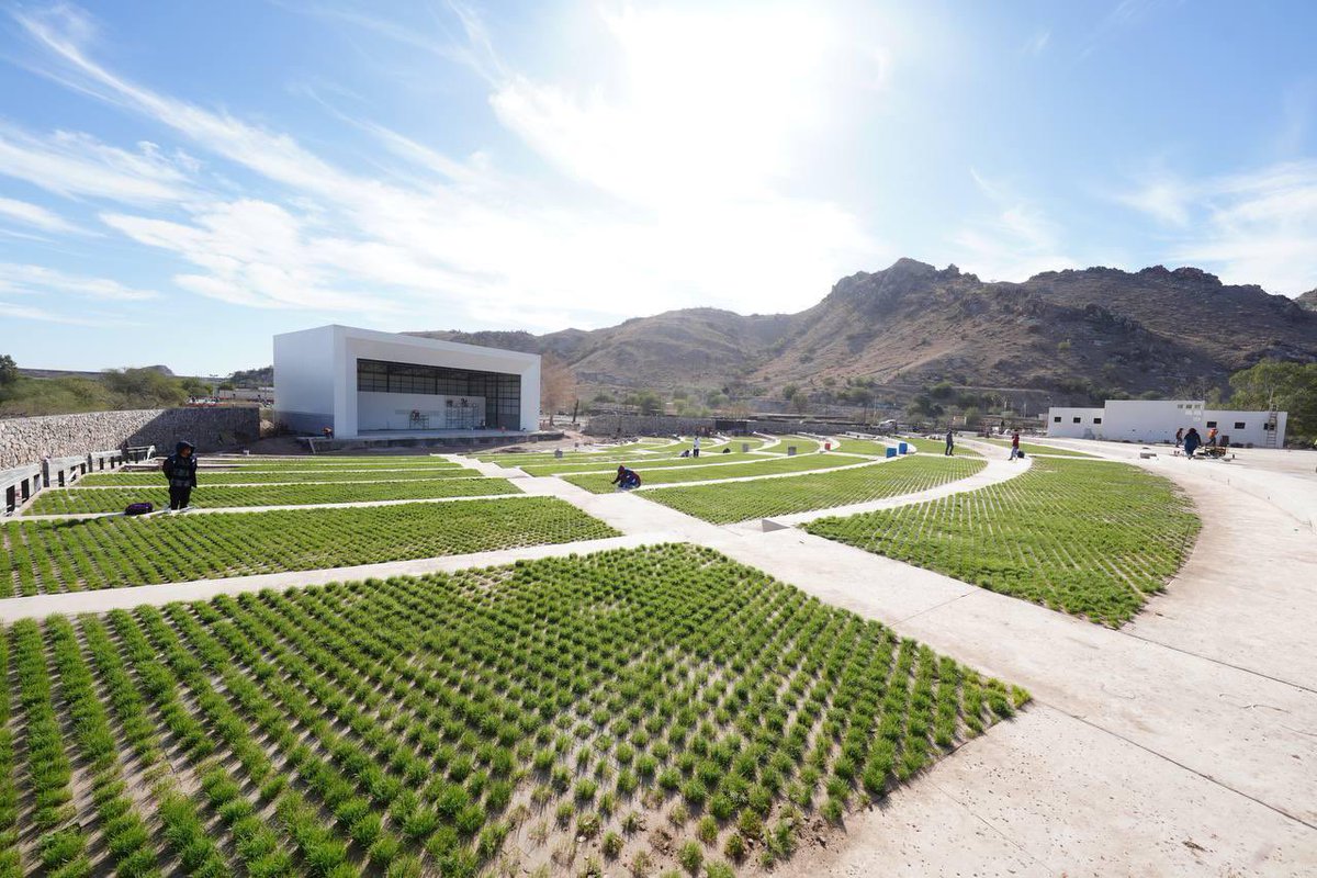 Después de años de abandono, nuestro gobernador <a href="/AlfonsoDurazo/">Alfonso Durazo</a> está rescatando las 40 hectáreas de La Sauceda para que las familias sonorenses puedan disfrutar de este espacio nuevamente.

Muy pronto podrás disfrutar de su nuevo foro al aire libre para 8 mil personas y un gran