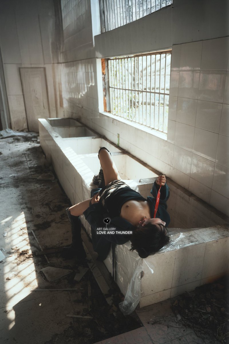 破裂的瞬間，從裂隙中看見光
投稿 <a href="/2doudoudou/">抖叔</a>    <a href="/wqganenshi_/">有稿投😁</a>