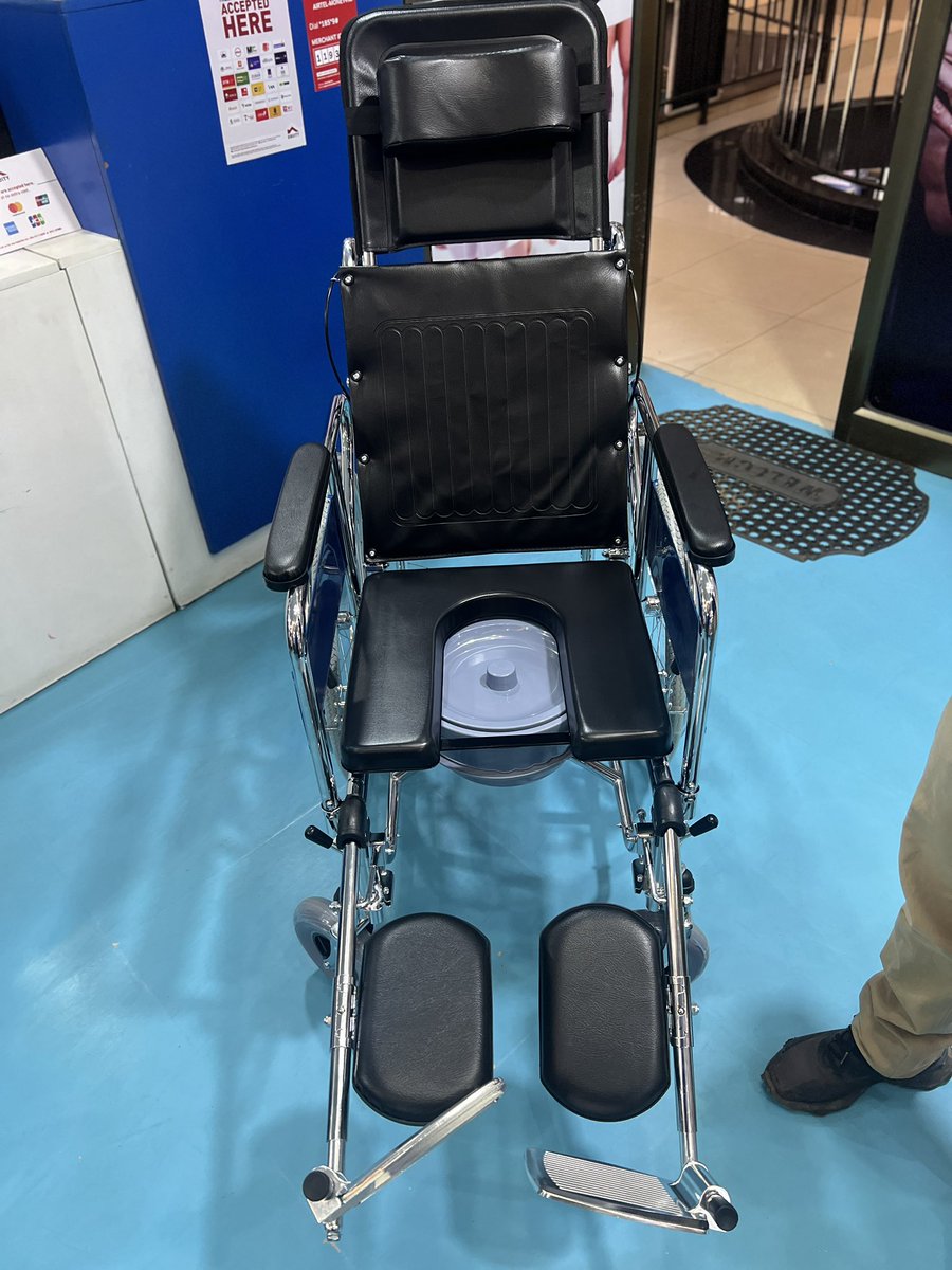 BravoZaharah's tweet photo. Surprise your loved one with a 2-in-1 wheelchair with commode for just 850,000 UGX!
โ
Foldable
โ
Reclining
โ
High backrest
Call/WhatsApp: 0704206119 to order now!
Comfort & convenience made easy. ๐ถโโ๏ธ๐ช
#Wheelchair #MobilityAid #INSOrthotics https://t.co/jAt2CVMc5R