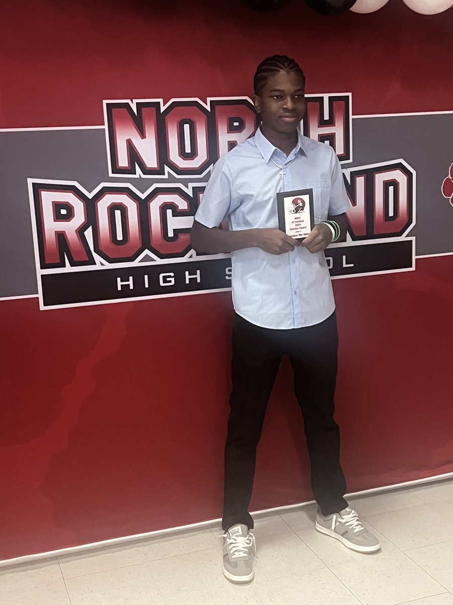 Qbmike1's tweet photo. ⭐️Qb mike won coaches award!⭐️ https://t.co/5kHKBIVV1P