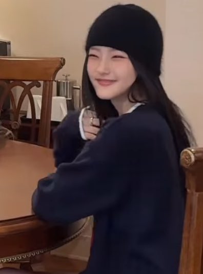 ◠‿◠