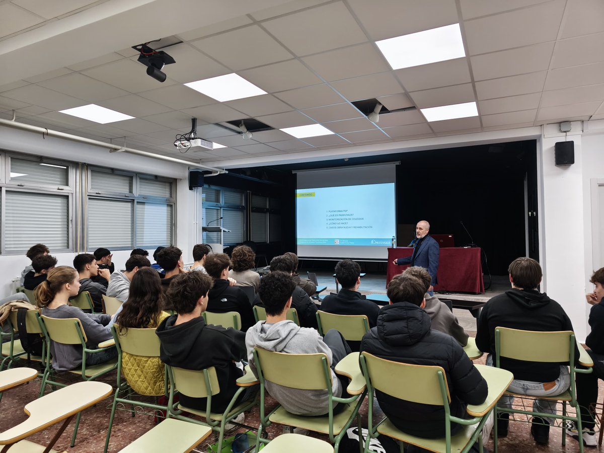 Visita nuestro centro el arquitecto Jose María Dobrito, Plataforma de Edificación Passivhaus, para hablar a  1ºBach sobre las "casas pasivas". Una construcción que utiliza recursos de arquitectura bioclimática y tecnologías para conseguir una mayor eficiencia energética.