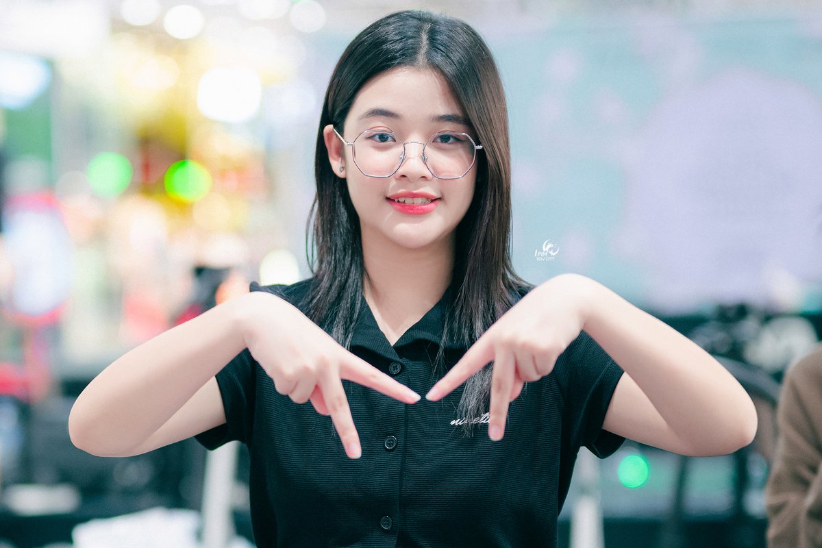 IYoucity's tweet photo. 🫶👇👇 ท่ามือ แสดงคำพูด ✌️✌️🙌
แต่ถ้าชอบแกล้ง แสดงว่ารัก 🥸😚 [01]
#CGM48 #PimCGM48 #IPimYou #IPimYouCity https://t.co/KPq4DkMVZF