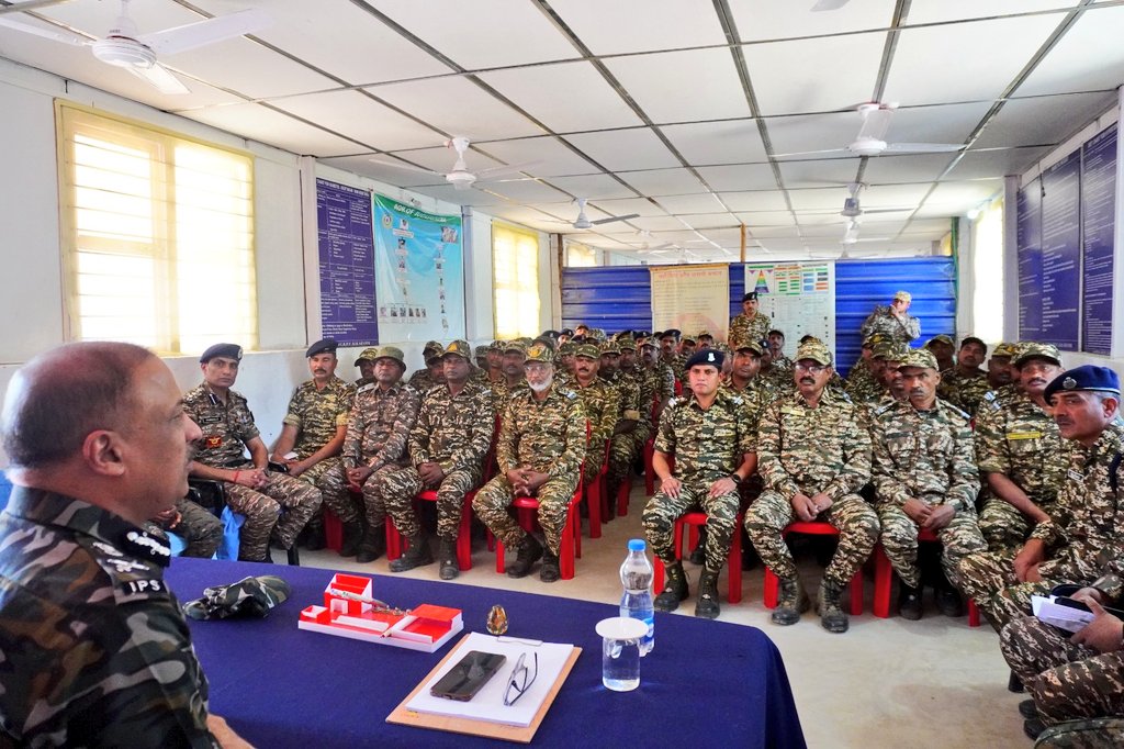 With an unwavering resolve to make Kalahandi maoist free district, <a href="/DGPOdisha/">DGP, Odisha</a> reviewed the LWE operations with senior police &amp; CRPF officers, reinforcing #Odisha’s united vision of a safer &amp; brighter future.
Together, to ensure a secure, prosperous &amp; maoist free tomorrow.