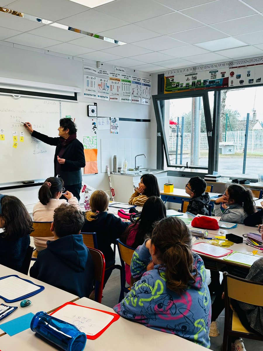 📍La rectrice <a href="/HeleneInsel/">Hélène Insel</a> à l'école primaire d'Ucel (07) pour découvrir le Chiffroscope : un jeu pédagogique qui aide les élèves du CP à la 6e à mieux maîtriser la numération.
📊Mieux comprendre le raisonnement des élèves
🎯Mieux cibler les remédiations à mettre en place