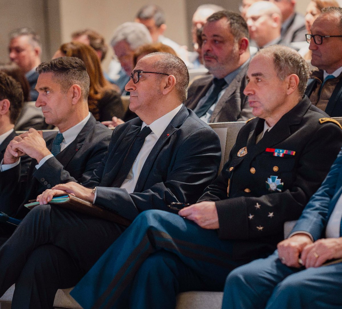 Quelques photos de la conférence, ce mardi, de ⁦<a href="/BrunoRetailleau/">Bruno Retailleau</a>⁩ au ⁦<a href="/CRSI_Paris/">CRSI</a>⁩ ⁦<a href="/MontbrialAvocat/">Thibault deMontbrial</a>⁩ ⤵️