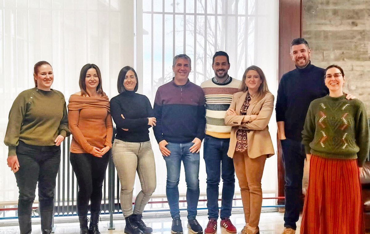 Ayer, 21 de enero, la Oficina de Relaciones Internacionales de nuestra Facultad recibió la visita de la Vicerrectora de Internacionalización, Dña. Inmaculada C. Marrero Rocha y del Director de Movilidad Internacional, D. Simón José Suárez Cuadros. ¡Fue una jornada muy fructífera!