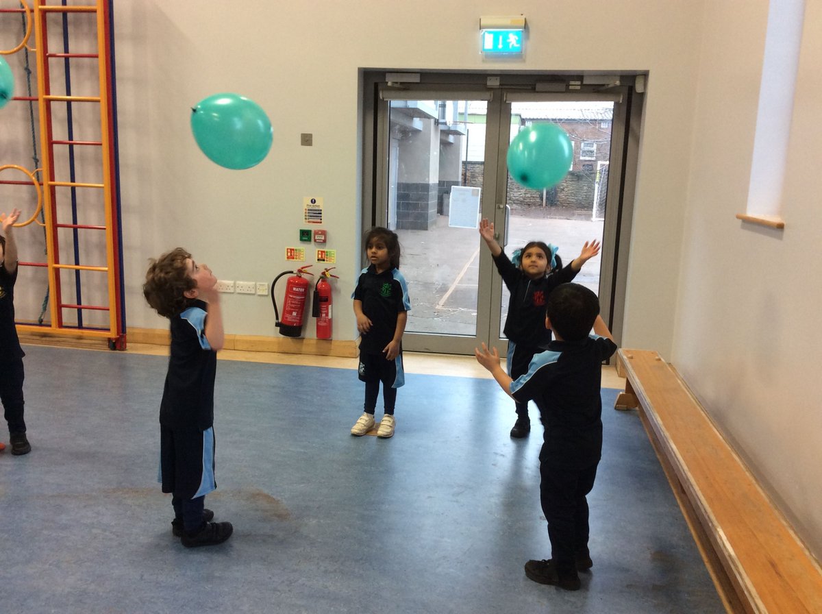 HambrookSchool's tweet photo. Reception started an exciting new PE topic this term: Rackets, Bats, Balls & Balloons! After exploring tennis balls and rackets, the children have moved on to balloons. They explored how to control and pass their balloon to their partner, which was lots of fun! #HambrookR https://t.co/XvAGoegizG
