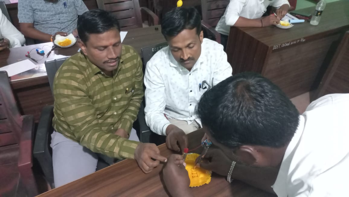iRISEforIndia's tweet photo. Glimpse of the @iRISEforIndia TDS 3-day Cascade Workshop, 𝗠𝗮𝗵𝗮𝗿𝗮𝘀𝗵𝘁𝗿𝗮 𝟮.𝟬!
52 enthusiastic #scienceandmath teachers at Dharashiv, exploring 𝗰𝗼𝘀𝘁-𝗲𝗳𝗳𝗲𝗰𝘁𝗶𝘃𝗲 #𝗦𝗧𝗘𝗠 𝗮𝗰𝘁𝗶𝘃𝗶𝘁𝗶𝗲𝘀 & #𝗶𝗻𝗻𝗼𝘃𝗮𝘁𝗶𝘃𝗲𝗣𝗲𝗱𝗮𝗴𝗼𝗴𝗶𝗲𝘀 for effective teaching. https://t.co/Ag366mFwuO