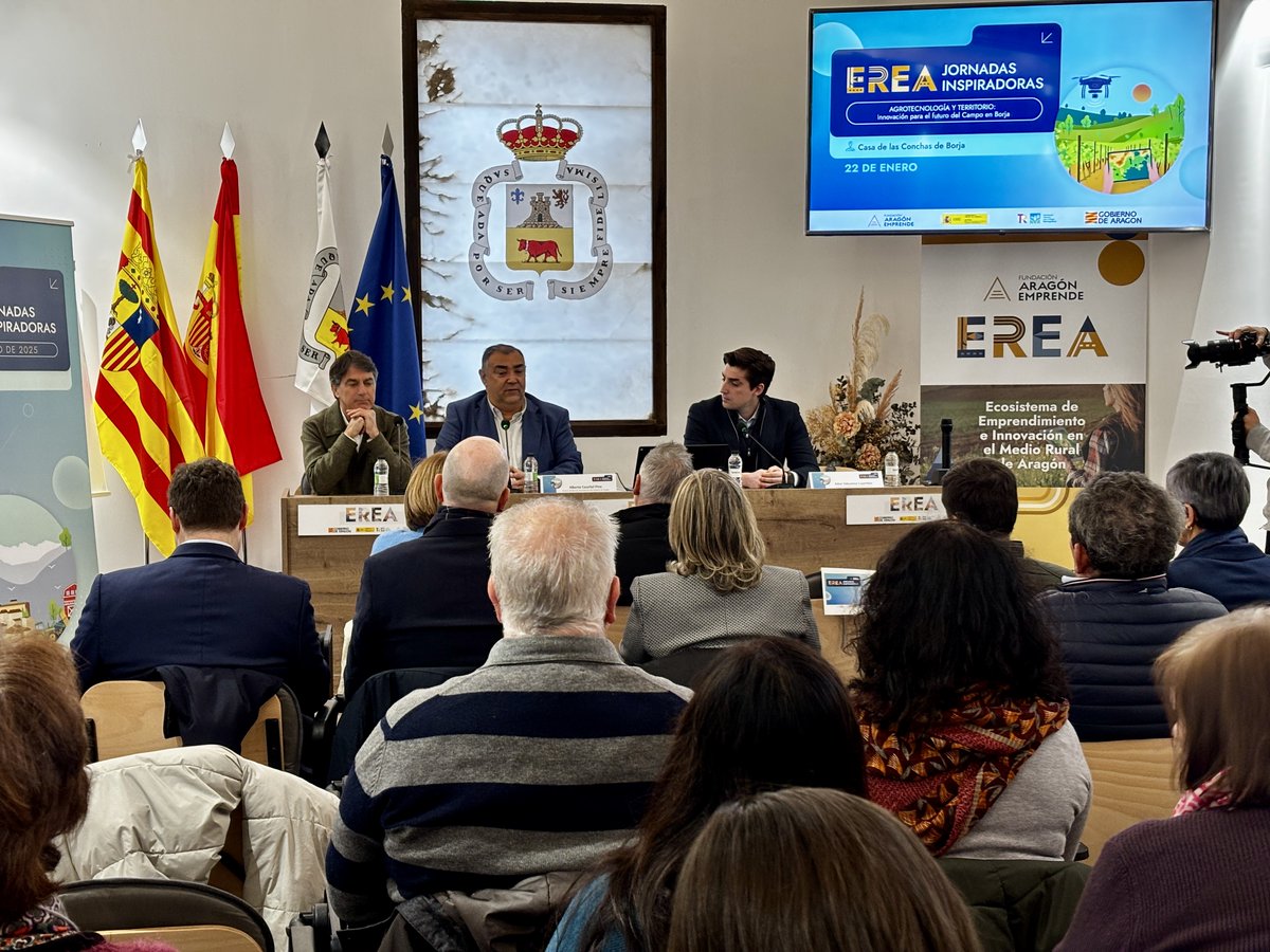 AragonEmprende's tweet photo. @albertocasanal @GobAragon Prosigue Aitor Tabuenca Lujambio,Teniente de Alcalde del Ayuntamiento de Borja. @ayuntamientodeborja:
"Muchas gracias a la fundación y las gente que da vida a nuestros pueblos. Lo importante es que la política haga lo coherente para nuestro progreso en el campo."
#EREA3 https://t.co/FNDkJXp8Rx