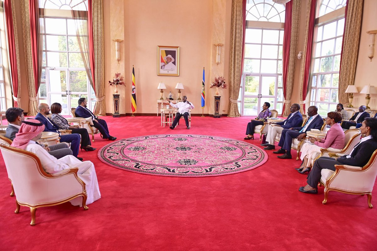 President Yoweri Kaguta Museveni met a high-level delegation from the Emirates Airlines who paid a courtesy call on him at State House, Entebbe.