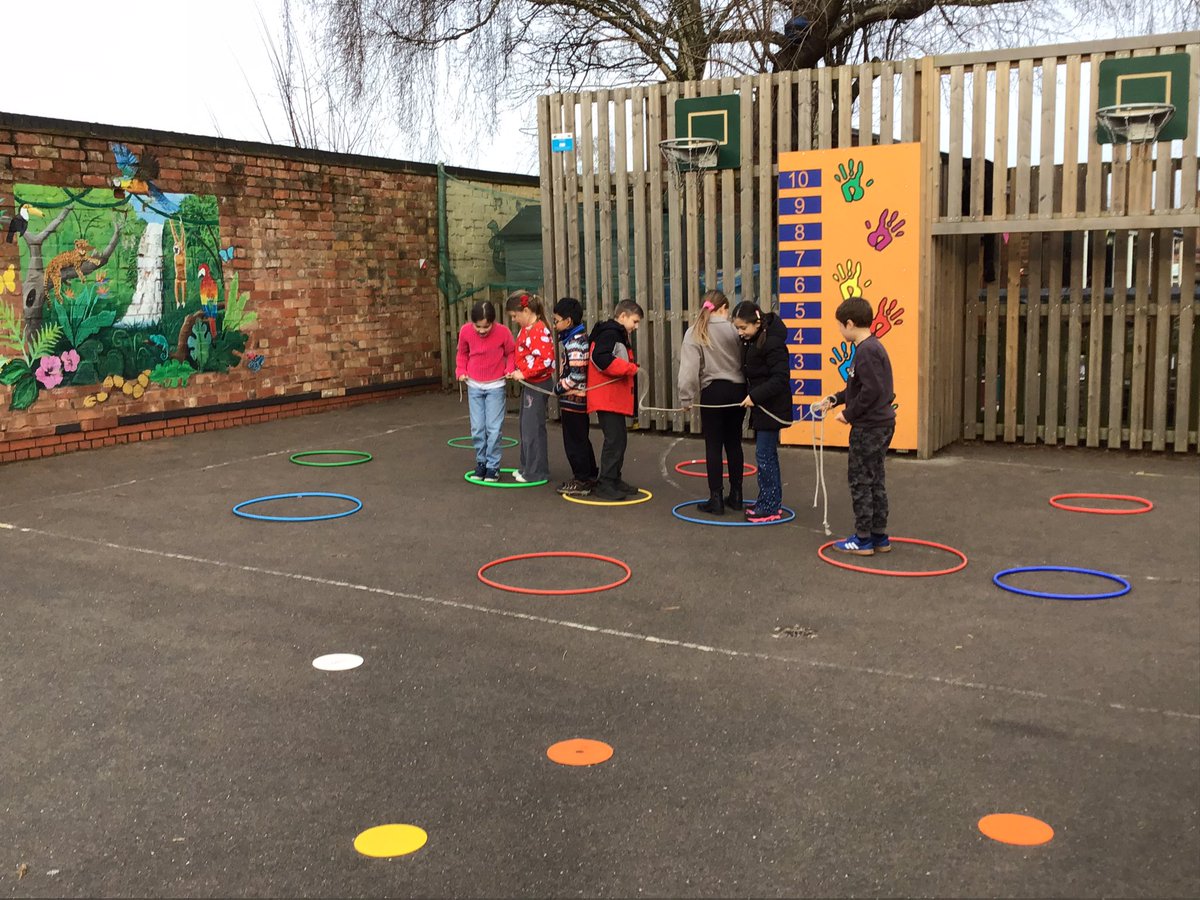ClaphamTerrace1's tweet photo. Year 4 are learning to move as 1 and communicate with a team. We will be gladiators in no time! #commandojos #teamwork #resillience https://t.co/7djufqCAic