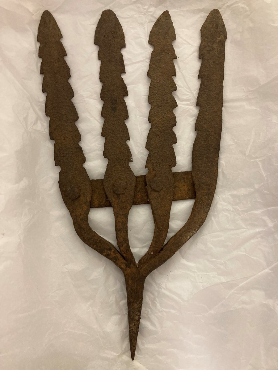 🐟 Store Move Stories – Eel Spear

Once, eels swam the River Nene! This 4-tined eel spear, used in winter to catch burrowed eels, was found in a farm wall in Everdon. A glimpse of Northamptonshire’s rural past and ancient fishing techniques.

#NorthamptonshireHistory