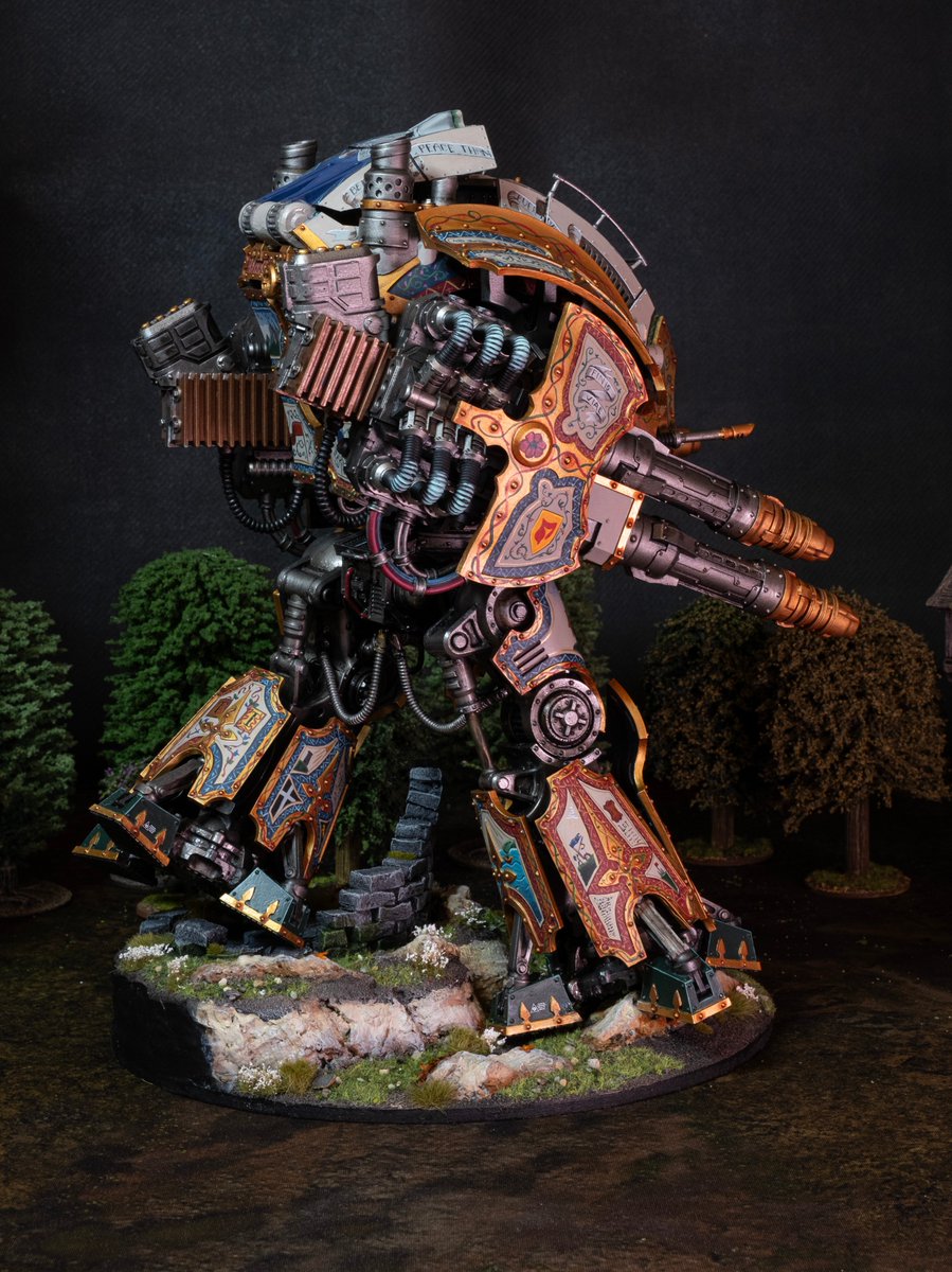 The completed #Porphyrion ! Quite pleased with the results, but it was ultimately a huge test of my patience of trying to maintain a semblance of painting standard across such a large model! Not sure i succeeded, but it looks cool! #imperialknights #WarhammerCommunity