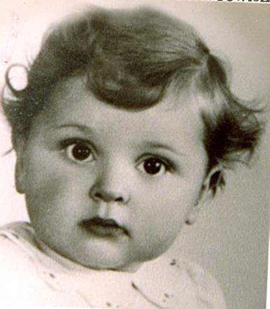 22 January 1938 | A Dutch Jewish girl, Vera Matteman, was born in Amsterdam. 
 
In September 1943 she was deported to #Auschwitz and murdered in a gas chamber after selection.