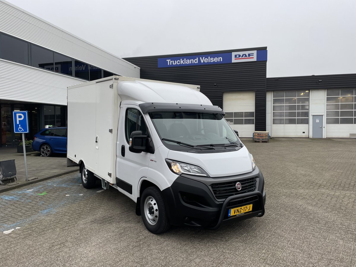 Een nieuwe aanwinst voor Freek Meijer van Vlees &amp; Zo: Fiat Ducato met Karhof koelbak. Dit is een stoer werkpaard, compleet met bull bar en zonneklep.

Namens Truckland wensen wij Vlees &amp; Zo Freek Meijer veel koude en plezierige kilometers toe.

#DAFNederland #Truckland