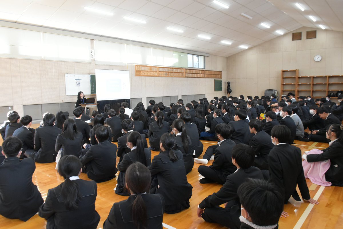 OwaseC's tweet photo. 【尾鷲高校 男女共同参画セミナー開催!】
尾鷲高校の1年生の皆さんを対象にフレンテみえの男女共同参画専門員を講師に迎えて「ジェンダーの違い」について考える授業を行いました!
男らしさや女らしさにとらわれず、自分らしさを大切にすることの大切さを学びました。
#尾鷲市 #三重県 #owase https://t.co/zk8YfrpUGH