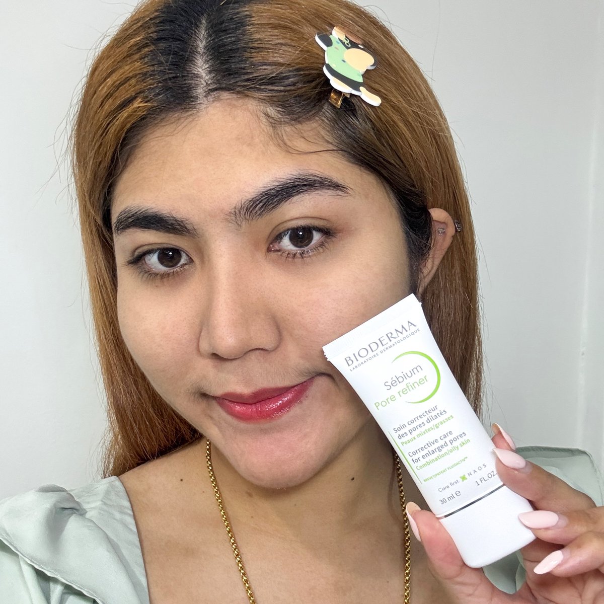 NBofficial8's tweet photo. 📍ฮาวทูเบลอรูขุมขน ผิวเนียนแถมคุมมัน ยกให้ Bioderma Sebium Pore Refiner เนื้อเบามากกก เบาเหมือนไม่ได้ทาเลย555 ทำหน้าแมทสว่างขึ้น ไอเลิ้ปหลอดนี้เป็นทั้งบำรุง+ เนื้อเหมือนไพรเมอร์ ผิวมันเป็นสิวใช้ได้เขาเป็นเวชสำอางนะ💚
#BiodermaThailand #Sebium
#PoreRefiner https://t.co/2pkiLO6TPs