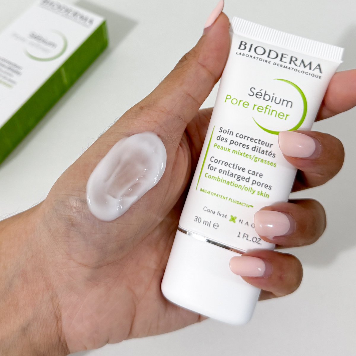 NBofficial8's tweet photo. 📍ฮาวทูเบลอรูขุมขน ผิวเนียนแถมคุมมัน ยกให้ Bioderma Sebium Pore Refiner เนื้อเบามากกก เบาเหมือนไม่ได้ทาเลย555 ทำหน้าแมทสว่างขึ้น ไอเลิ้ปหลอดนี้เป็นทั้งบำรุง+ เนื้อเหมือนไพรเมอร์ ผิวมันเป็นสิวใช้ได้เขาเป็นเวชสำอางนะ💚
#BiodermaThailand #Sebium
#PoreRefiner https://t.co/2pkiLO6TPs