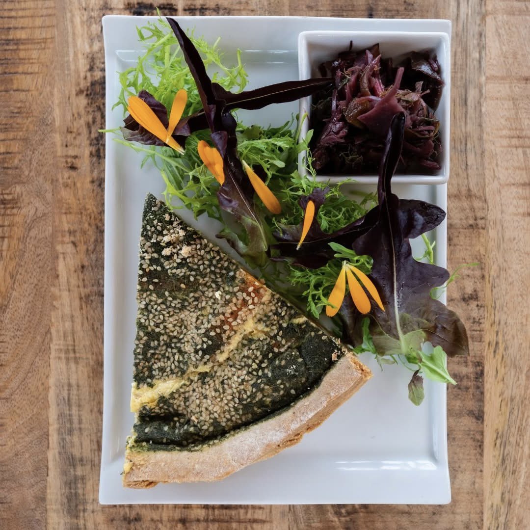Already thinking about what to have for lunch today? How about the HQ special quiche, made with the freshest organic eggs from our happy Curraghmore hens 🐓 Breakfast is served until 12 today and lunch until 4 🌱 #breakfast #lunch #cafe