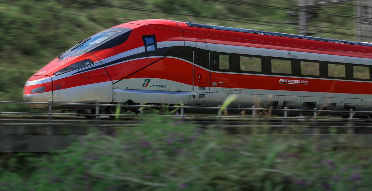 InfosFrancaises's tweet photo. Transports : pour concurrencer la SNCF, la compagnie nationale italienne Trenitalia annonce son arrivée sur la ligne ferroviaire Paris - Marseille, la plus empruntée de France, à partir du 15 juin. https://t.co/8vv73OO1ny
