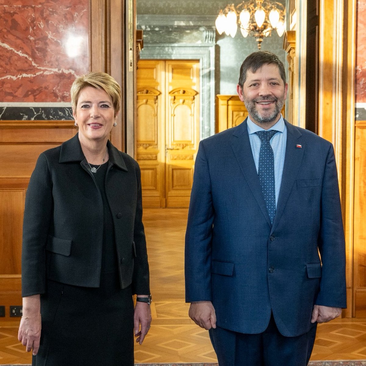 En el saludo de año nuevo a la Presidenta de la Confederación S.E. Karin Keller-Sutter y al Gobierno suizo, el embajador Frank Tressler le manifestó la importancia de seguir profundizando las relaciones entre 🇨🇱 y 🇨🇭 en base a los valores y la historia que compartimos🤝