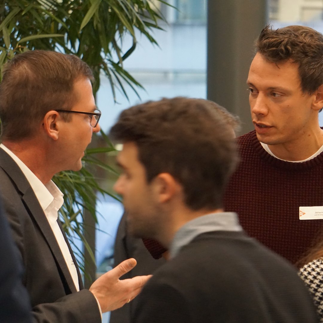 Kurzvortrag bei der Regionalen Zukunftskonferenz Wasserstoff! 🌊

🎤 Es pitcht: Prof. Dr. Richard Weihrich von dem Institut für Materials Resource Management der Universität Augsburg
🗨️Kontinuierliche Materialentwicklung vom Labor in den Elektrolyseur

👉 region-a3.com/innovation/zuk…