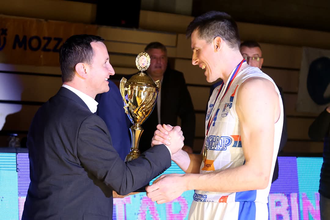 kkleotar's tweet photo. Освајачи Купа Републике Српске 2023/24 🤩🏆

#kkleotar #trebinje 💙🤍 https://t.co/VZVCvTP2GO